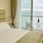 Astoria Hotell 4*