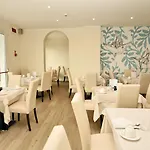 Astoria Hotell 4*