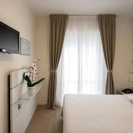 Astoria Otel 4*