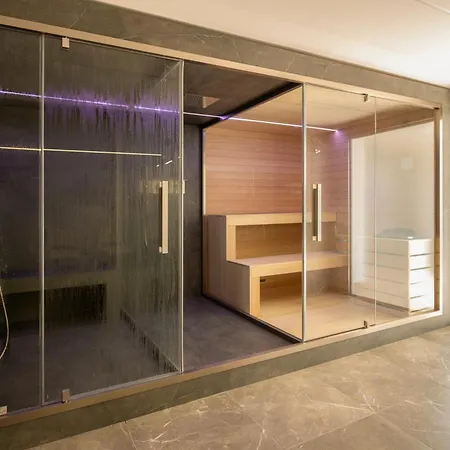 Astoria Hotell 4*