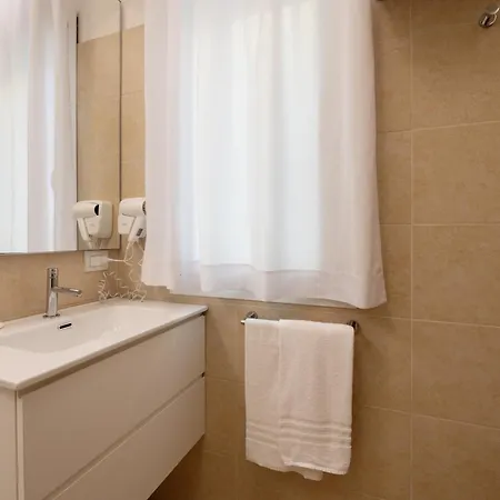 מלון Astoria קאורלה