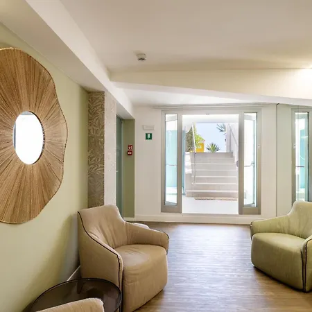 Astoria קאורלה