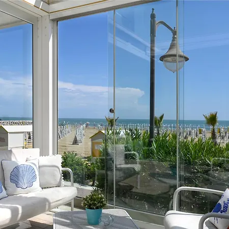 Astoria קאורלה