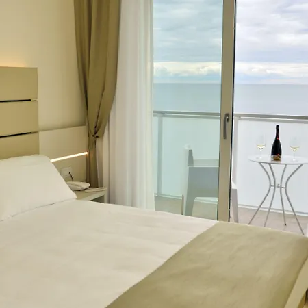 Astoria Otel 4*