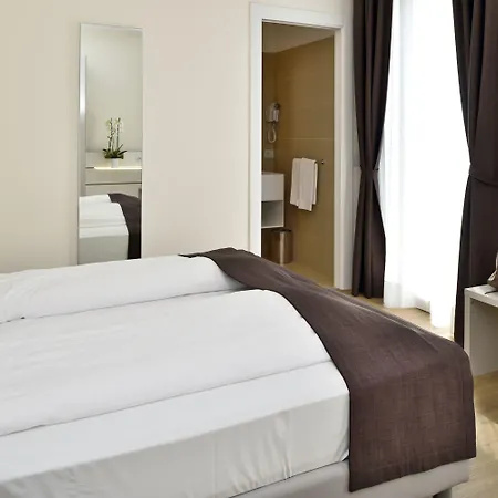 מלון Astoria קאורלה