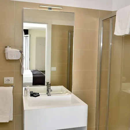 Astoria Otel 4*