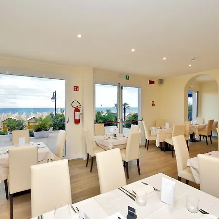 Astoria קאורלה