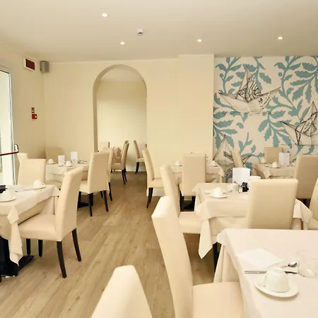 Astoria Otel 4*
