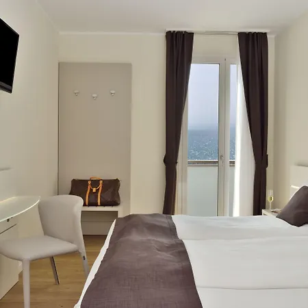 Astoria Otel 4*