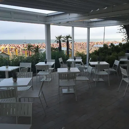 Astoria קאורלה