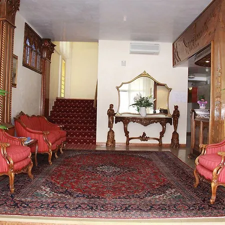 Astoria קאורלה