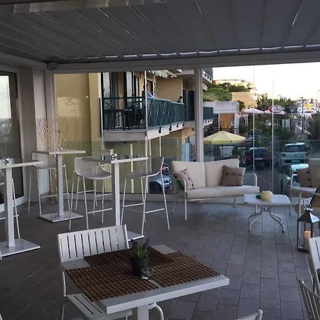 Astoria קאורלה