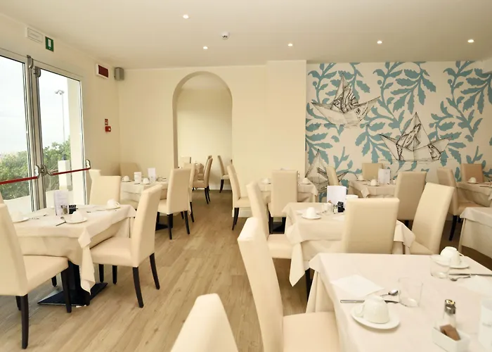 Astoria Hotel 4*